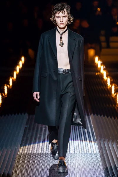 Look 3